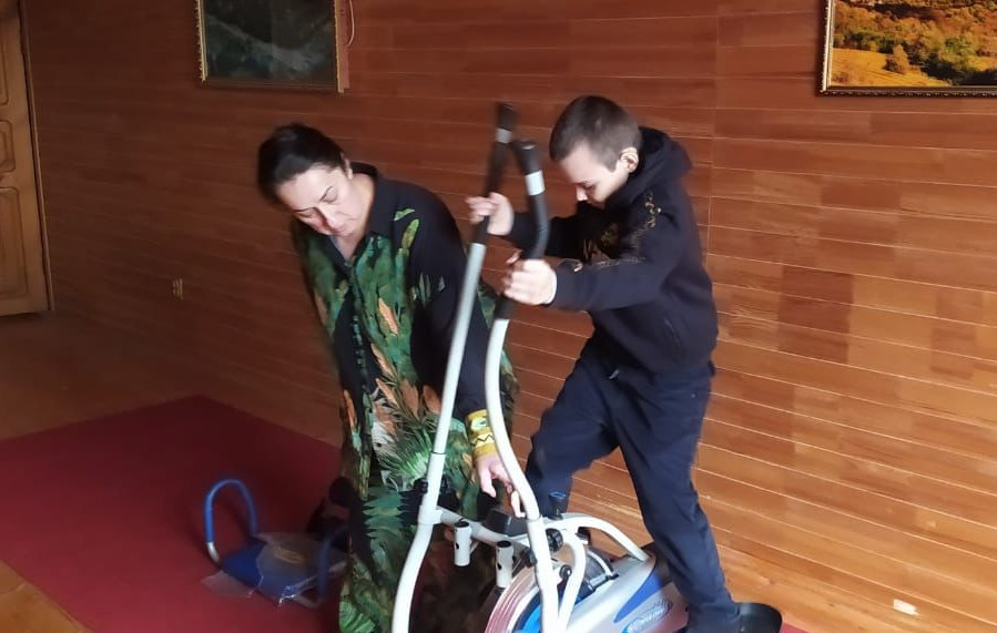 Будни инструктора ЛФК: динамика и забота о подопечных